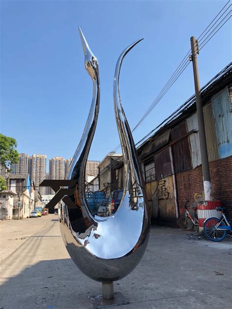 鹤壁镜面不锈钢抽象雕塑