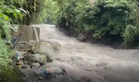 龙漕沟洪水爆发视频全过程