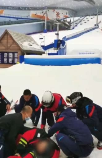 24岁小伙滑雪摔死的是谁