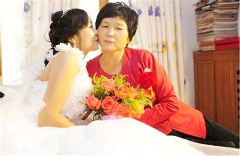 33岁新娘带8岁女儿结婚