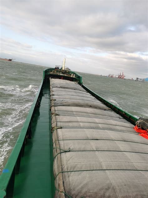 5000吨级集装箱船遇险沉没