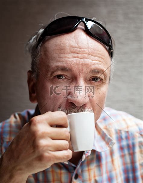 70岁老人喝哪种咖啡好