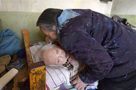 80岁的老母亲被儿媳妇打了