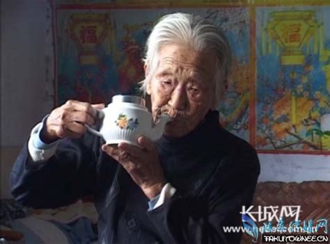 90岁老人不吃不喝能活多久